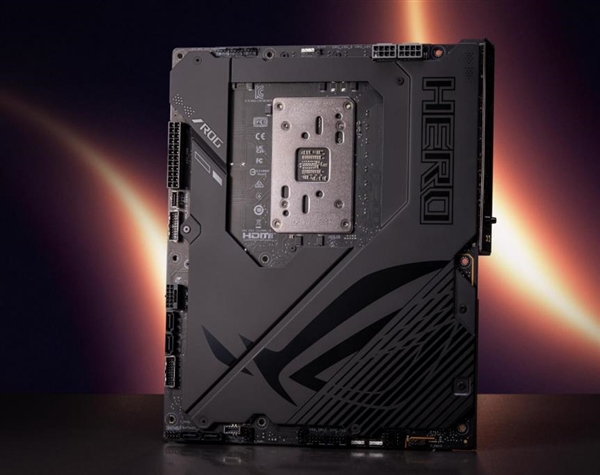 ck the ROG Lab」震撼科隆游戏展瓦力棋牌游戏释放巅峰战力！ROG「Unlo(图2)