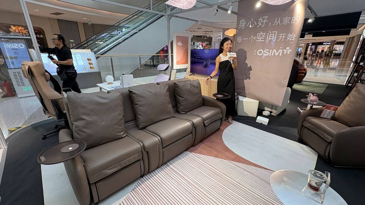 傲胜“uErgoh工学天王椅”海岸城巡展瓦力棋牌游戏一把会按摩的办公椅?OSIM(图4) 傲胜“uErgoh工学天王椅”海岸城巡展瓦力棋牌游戏一把会按摩的办公椅?OSIM(图4)