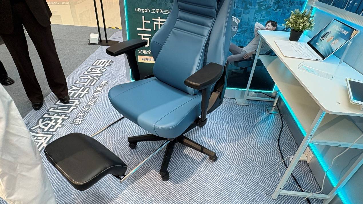 傲胜“uErgoh工学天王椅”海岸城巡展瓦力棋牌游戏一把会按摩的办公椅?OSIM(图5) 傲胜“uErgoh工学天王椅”海岸城巡展瓦力棋牌游戏一把会按摩的办公椅?OSIM(图5)