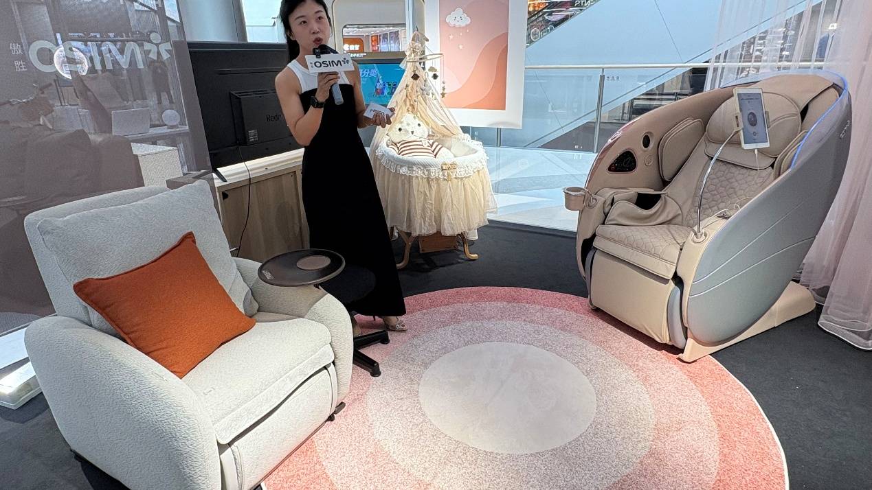 傲胜“uErgoh工学天王椅”海岸城巡展瓦力棋牌游戏一把会按摩的办公椅?OSIM(图7) 傲胜“uErgoh工学天王椅”海岸城巡展瓦力棋牌游戏一把会按摩的办公椅?OSIM(图7)